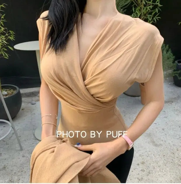 🌸 KK BRAND V-NECK SLEEVELESS T-SHIRT TOP – CLASSIC STYLE MEETS SOFT, BREATHABLE COMFORT |2025