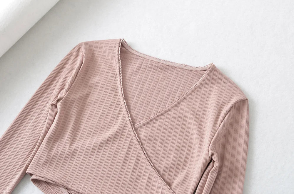 ✨ KK BRAND AMERICAN RETRO V-NECK BANDAGE TOP –SHIRT  SLEEK. STRUCTURED. EFFORTLESSLY RETRO .| 2025 ✨