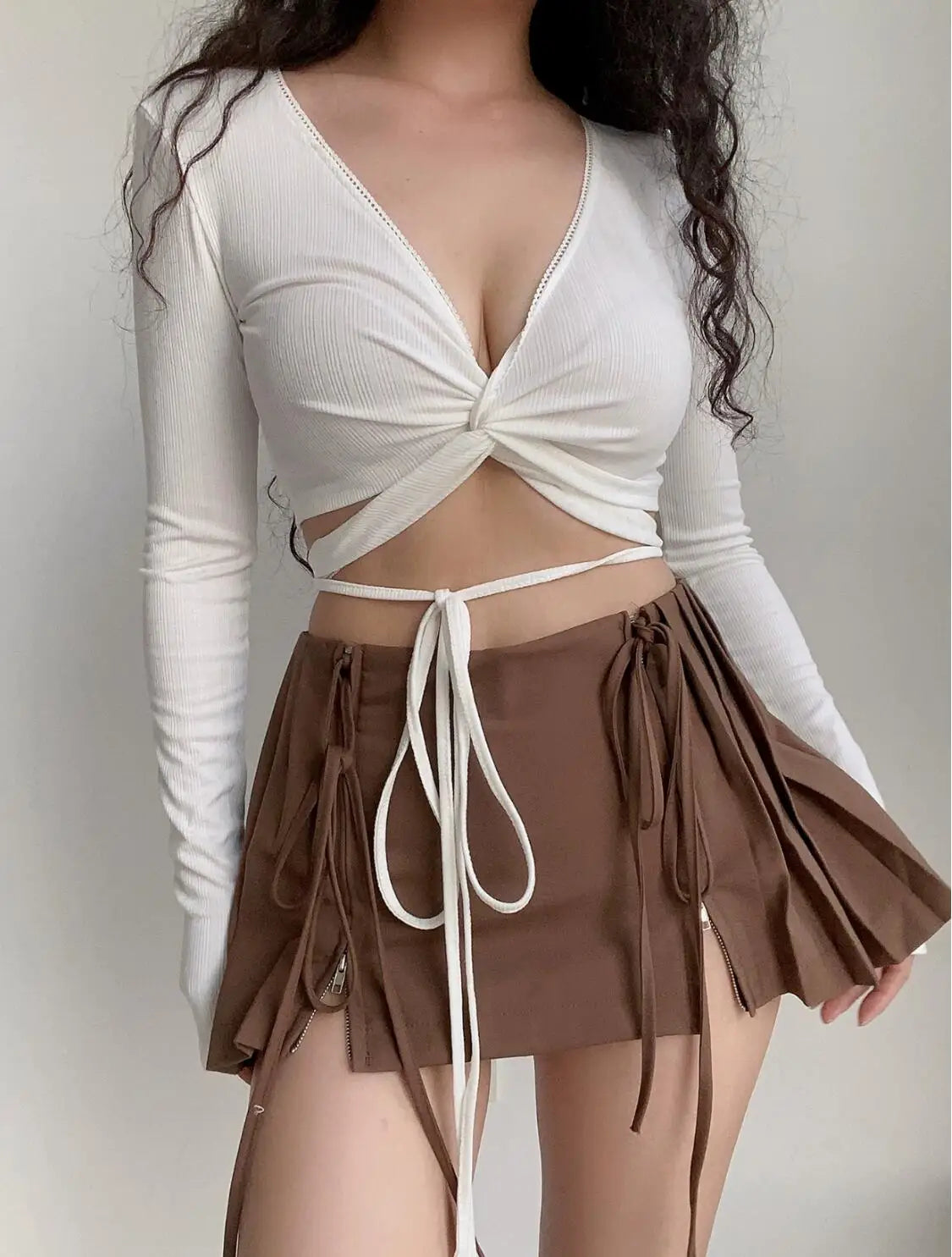 ✨ KK BRAND AMERICAN RETRO V-NECK BANDAGE TOP –SHIRT  SLEEK. STRUCTURED. EFFORTLESSLY RETRO .| 2025 ✨