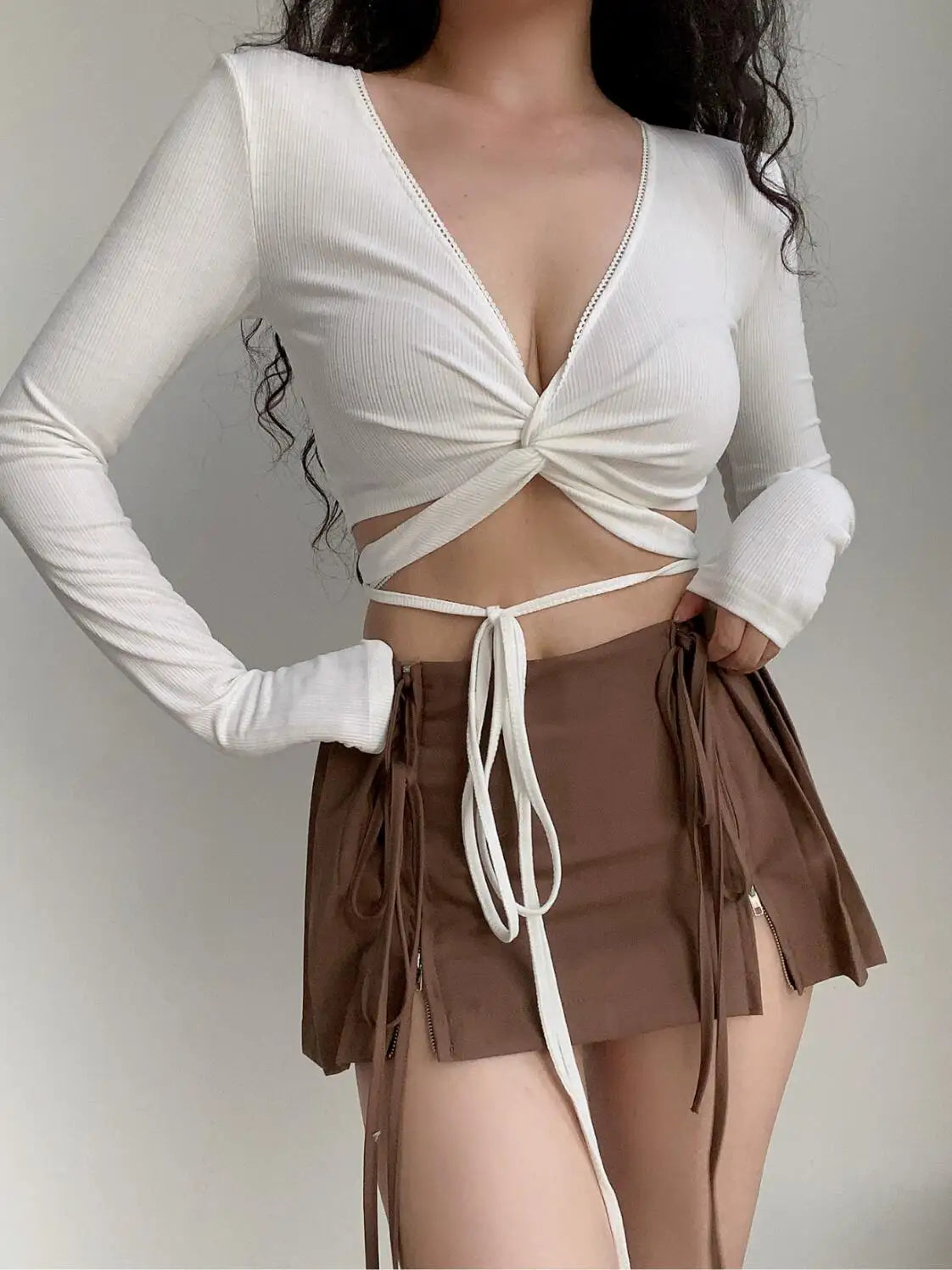 ✨ KK BRAND AMERICAN RETRO V-NECK BANDAGE TOP –SHIRT  SLEEK. STRUCTURED. EFFORTLESSLY RETRO .| 2025 ✨